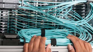 Mit Port Break-Out legen Rechenzentrumsbetreiber eine solide Grundlage für steigende Bandbreitenanforderungen und können gleichzeitig den Platzbedarf deutlich reduzieren.  (Corning)