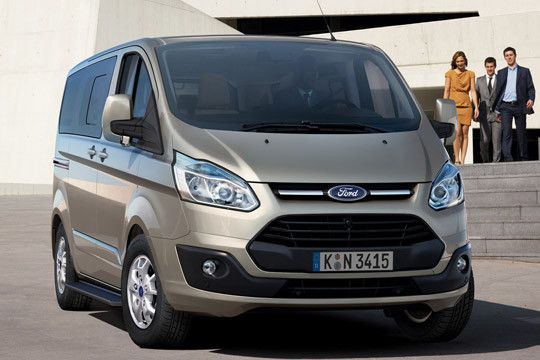 Ford bringt den neuen Transit zunächst als Personentransporter. (Foto: Ford)