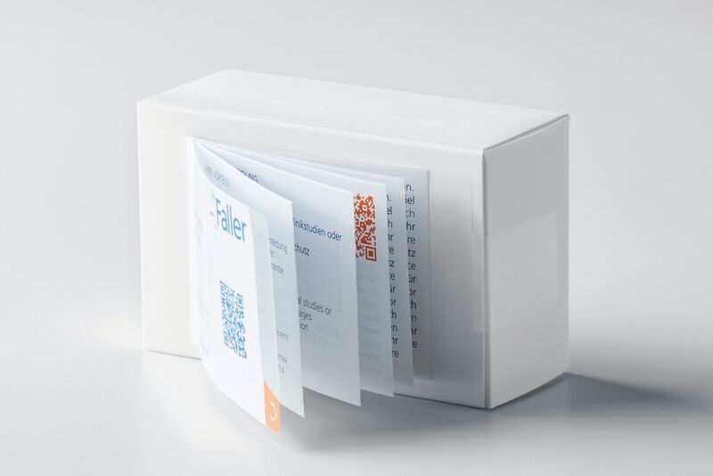 Dank der Oberflächenerweiterung durch das bis zu 32-seitige Booklet Etikett können so zusätzliche Informationen, auch in mehreren Sprachversionen, untergebracht werden. (August Faller)