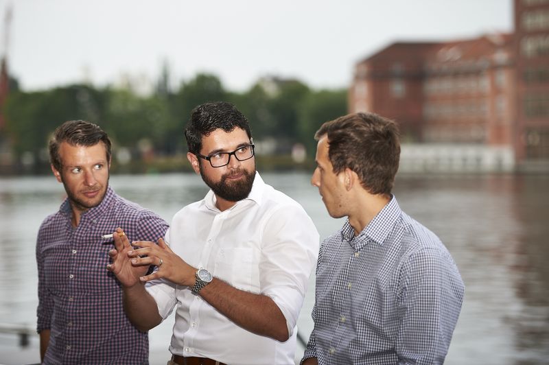 In angeregter Unterhaltung: (v. l.) Stefan Sawluk, Murat Bölükler und Robert Wortmann (alle teamix GmbH) (Trend Micro)