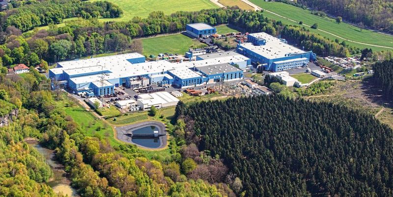 Schwermetall Halbzeugwerk produziert mit einer hochmodernen Produktionsanlage und innovativen Fertigungsverfahren jeden Tag circa 1.000 Tonnen Vorwalzbänder. (Bild: Schwermetall Halbzeugwerk)