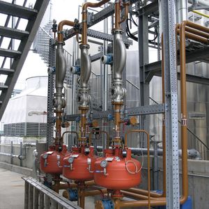 Behälterbefüllung in einem chemischen Betrieb mit Promass 83F
