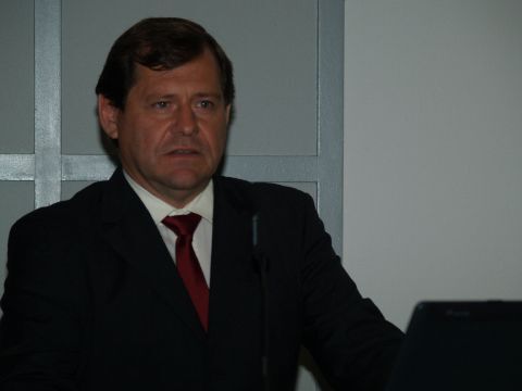 Axel Berger, Vorstandsvorsitzender der Car-Garantie erklärt, dass die Studie das Gebrauchtwagengeschäft in Deutschland, Österreich und der Schweiz untersucht und analysiert hat. (Archiv: Vogel Business Media)