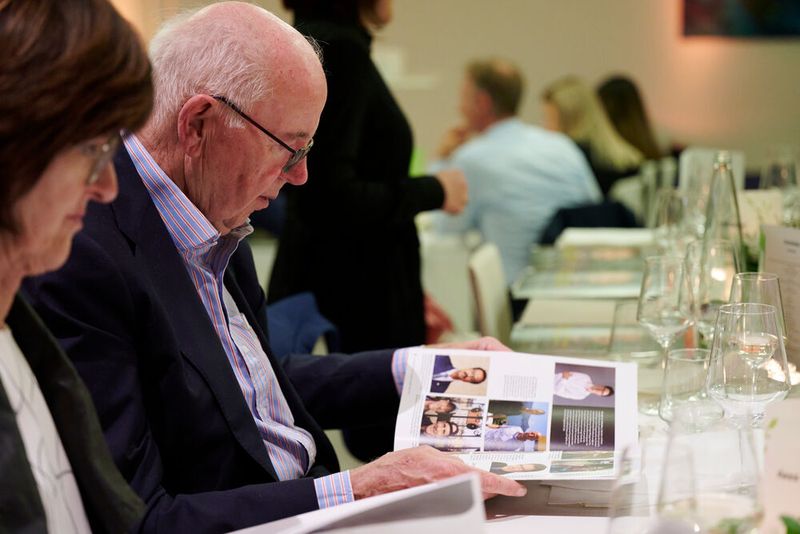 Impressionen vom ELEKTRONIKPRAXIS Frühlingsfest 2023 im Ketterer Kunst mit der Verabschiedung von Johann Wiesböck.  (Bild: © EYE AM CHRIS)