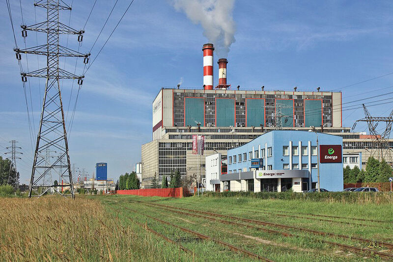 Rauchende Schlote dürften auf absehbare Zeit das Wahrzeichen der polnischen Stromerzeugung bleiben – Regierung und Unternehmen setzen auf Kohle. (Energa)
