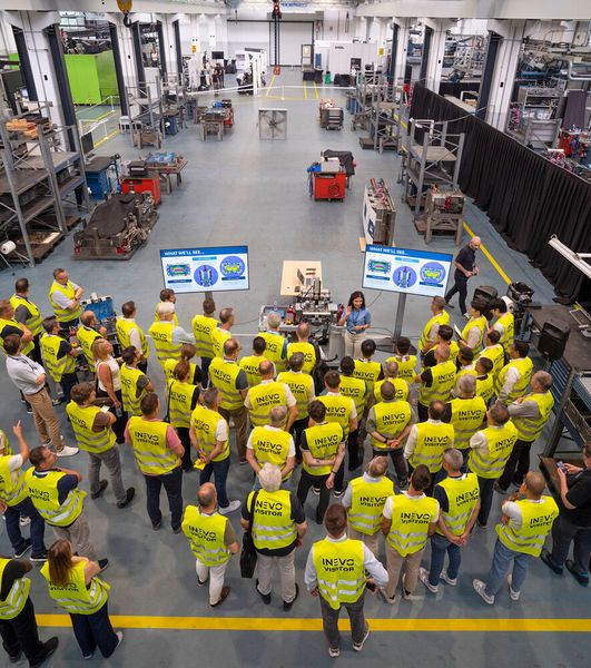 Over 300 trade visitors from around the world came to the Engel Surface Innovation Days 2026 at  Inevo’s technical centre in San Polo di Piave. They learned about economically viable solutions for the  integrated surface finishing of large-format exterior components, which replace downstream painting processes and reduce unit costs. (Source: Alessandro Cereda/ Engel)
