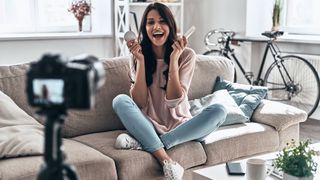 adobestock-233210333-gstockstudio-influencer-marketing-1000x563v1 (Bild: © gstockstudio/stock.adobe.com)