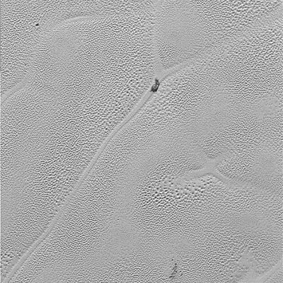 Aufnahme des Long Range Reconnaissance Imager (LORRI) von New Horizon, übertragen am 24. Dezember 2015, aus der Gegend von Plutos 