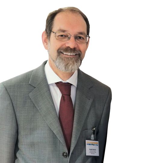 Harald Heinrici, Sachverständiger und Geschäftsführer bei Schwedes und Schulze: „Wir vermitteln in zwei Tagen alles, was zu einem funktionierenden Schüttgut-Prozess gehört – vom Silo und seinen Komponenten, von der Verarbeitung bis zur Logistik, von der pneumatischen Förderung bis zum Explosionsschutz.“ Harald Heinrici, Sachverständiger und Geschäftsführer bei Schwedes und Schulze: „Wir vermitteln in zwei Tagen alles, was zu einem funktionierenden Schüttgut-Prozess gehört – vom Silo und seinen Komponenten, von der Verarbeitung bis zur Logistik, von der pneumatischen Förderung bis zum Explosionsschutz.“