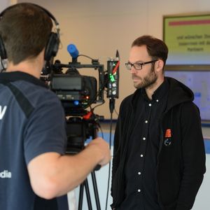 Daniel Domscheit-Berg: Der Ex-WikiLeaks-Sprecher im Interview auf dem 8. Anwenderkongress Steckverbinder in Würzburg