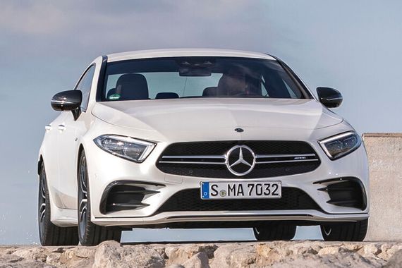 Die schärfer gezeichnete Frontpartie  mit dem Diamantgrill und den sich nach unten öffnenden Grillkonturen erinnert an den AMG-Sportler GT.