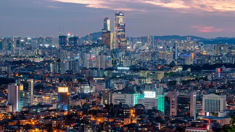 Die südkoreanische Regierung in Seoul will sein milliardenschweres Investitionspaket in die Chipindustrie um ein Viertel aufstocken, um die aktuellen Unwägbarkeiten der US-amerikanischen Zollpolitik auszugleichen. Der Halbleitermarkt ist einer der wichtigsten Wirtschaftszweige des Landes, mit jährlichen Exporten in Höhe von etwa 125 Mrd. Euro.(Bild:  frei lizenziert /  Pixabay)