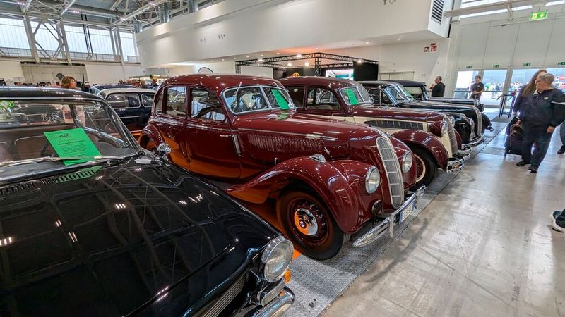 Nur wenige Fahrzeuge entstammten der Kategorie „Vorkrieg“ wie diese beiden BMW. (Bild: Dominsky )