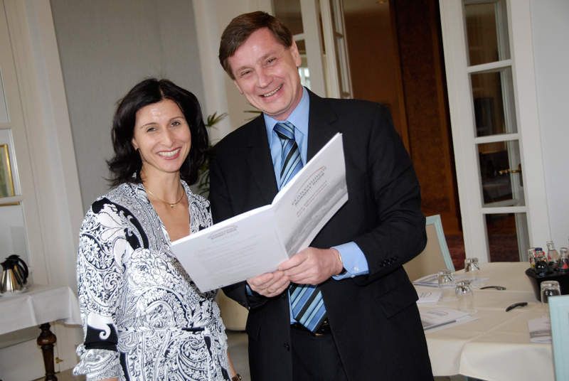Feinabstimmung kurz vor dem Summit: Daniela Schilling, Leiterin der eGovernment-Akademie und der Moderator, Prof. Dr. Hermann Hill (Archiv: Vogel Business Media)