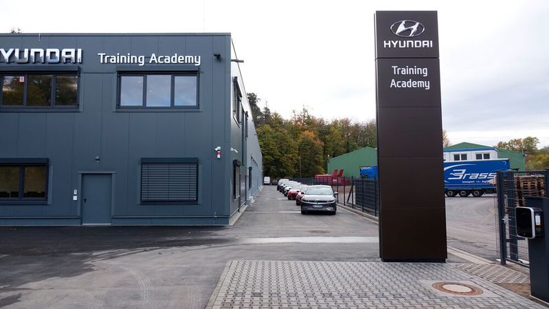 Mit der neuen Training Academy zog Hyundai auf die bayerische Seite des Rhein-Main-Gebiets, nach Hösbach bei Aschaffenburg.(Bild:  Rosenow – »kfz-betrieb«)
