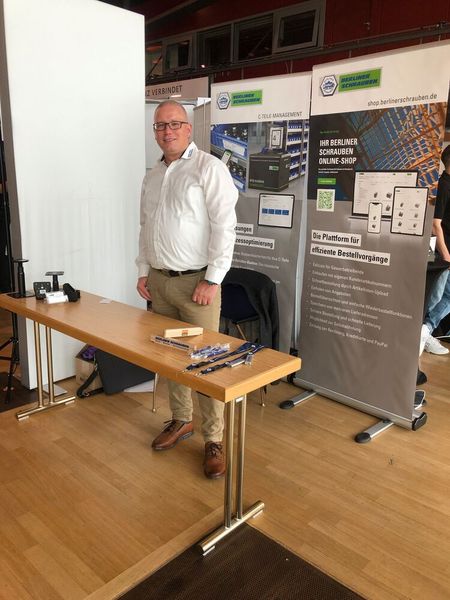 Mirko Käbe, stellvertretender Niederlassungsleiter Verkauf beim Großhändler Berliner Schrauben war letztes Jahr noch als Besucher auf der Schraubtec in Dresden unterwegs. In diesem Jahr als Aussteller. (Bild: VCG/Juliana Pfeiffer)