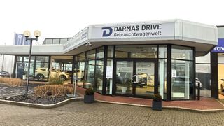 Eigentlich sollte in das ehemalige Mercedes-Benz-Autohaus in Castrop-Rauxel ein Bike-Store einziehen. Dabei eignet es sich besonders gut als Exklusiv-Standort für Darmas Drive Gebrauchtwagenwelt. (Bilder: Lulei - VCG)
