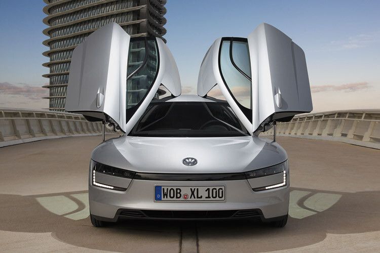 Einen klassischen Kühlergrill gibt es nicht und auch sonst wurde auf jegliche unnötigen Öffnungen verzichtet. (Foto: Volkswagen)