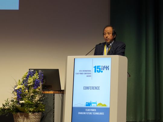 Professor Huayong Yang stellte auf dem 15. IFK mehrere Forschungsprojekte der Zhejiang-Universität vor. (Bild:  Ifas)