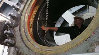 Schaeffler-Monteure führten erfolgreich den Lagerwechsel von zwei sechs Tonnen schweren Haupthaspellagern durch.  (Bild: Schaeffler)