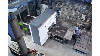 Bei der Anarbeitung von Blechzuschnitten setzt Südstahl auf eine innovative Verkettung von drei Anlagen, die nicht nur zu einer deutlichen Prozessoptimierung führt, sondern auch den gestiegenen Anforderungen der Kunden gerecht wird.  (Bild: Südstahl, Werbefotografie Weiss)