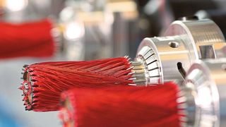 Herzstück der DC-Klein- und Kleinstmotoren ist die patentierte freitragende kernlose (oder eisenlose) Rotorspule mit Schrägwicklung, die um einen ruhenden Magneten rotiert.  (Bild: Faulhaber)