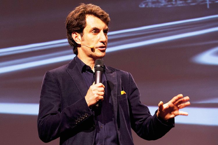 Moderator und Kabarettist Klaus-Jürgen Deuser führte durchs Abendprogramm. (Foto: Moelle)