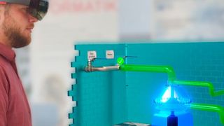 AR in der Entwicklung: Ein Prototyp wird virtuell über eine AR-Brille an seinen späteren Einsatzort projiziert. (Fraunhofer IEM)