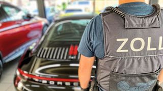 Am Mittwoch, den 14. Juni,  gingen Zoll- und Steuerfahnder gegen Autohändler vor, die im Verdacht stehen, den Staat um Millionen an Umsatzsteuer betrogen zu haben. (Bild: Zollfahndung Essen)