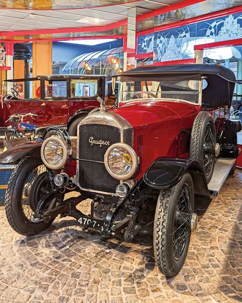 Ein Typ 156: Er war der erste Peugeot, den ein französischer Präsident fuhr – genauer gesagt Alexandre Millerand, der am 23. September 1920 zum dritten Präsidenten der Republik gewählt wurde. (Bild: Peugeot)