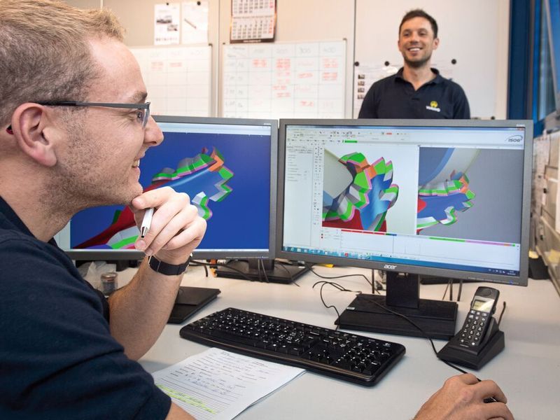 «Unsere Spezialisten wissen genau, worauf es bei den Werkzeugen ankommt. Das moderne CAM-System unterstützt sie bei der Entwicklung der Werkzeug-Geometrien, perfekt abgestimmt auf den Zerspanungsprozess.» (Thomas Entzeroth)