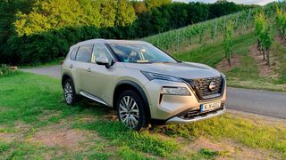 Die vierte Generation des Nissan X-Trail ist seit Ende 2022 erhältlich. Die Preise für das SUV starten bei knapp 40.000 Euro.  (Bild: Mauritz – VCG)