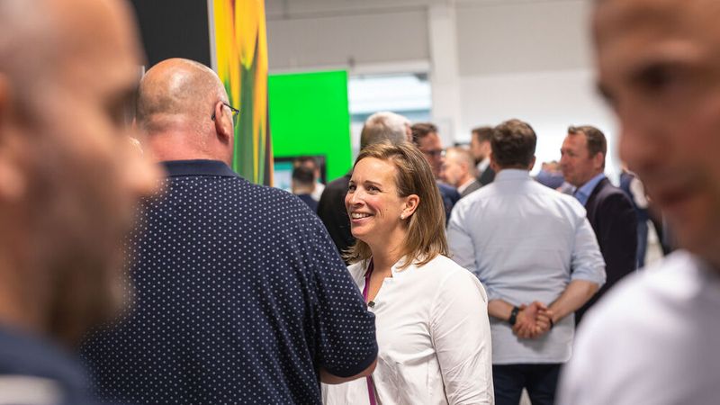 Nicht nur in den Pausen waren die Gänge der Fachausstellung gut gefüllt mit wissbegierigen Besuchern. (Bild: Stefan Bausewein)