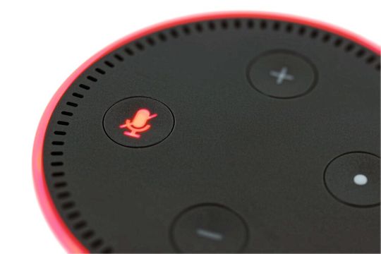 Amazon Echo Dot: Sprachassistenten sind beliebt, doch Informationen über sich selbst preiszugeben, widerstrebt vielen Nutzern.(Bild:   / CC0)