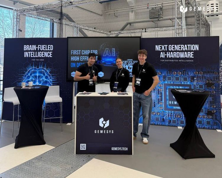 Vertreter des junges Startups GEMESYS, hier auf Talentsuche auf der HUMAINE Career Fair am ZESS – Zentrum für das Engineering smarter Produkt-Service-Systeme in Bochum. (Bild: GEMESYS)