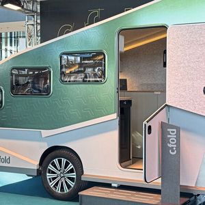 Der Wohnwagen-Hersteller Dethleffs überraschte mit einer spacigen Studie.(Bild:  Dethleffs)