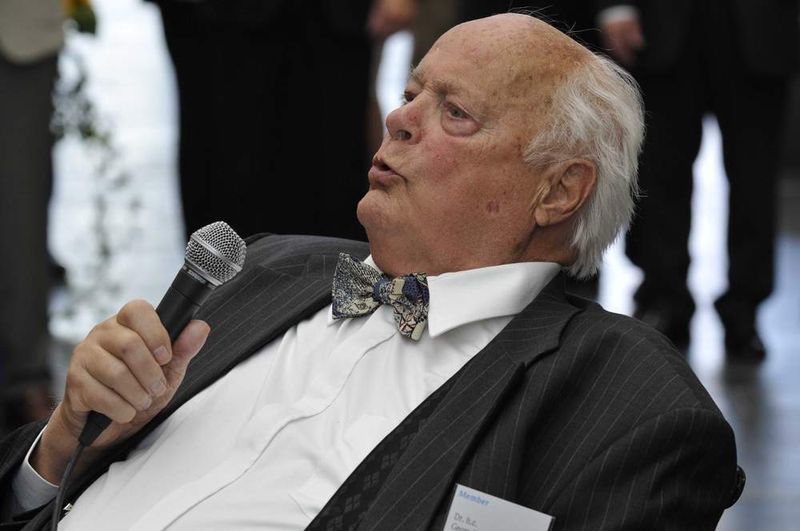 Firmengründer Georg H. Endress anlässlich seiner Abschiedsrede an Dieter Schaudel. (Archiv: Vogel Business Media)