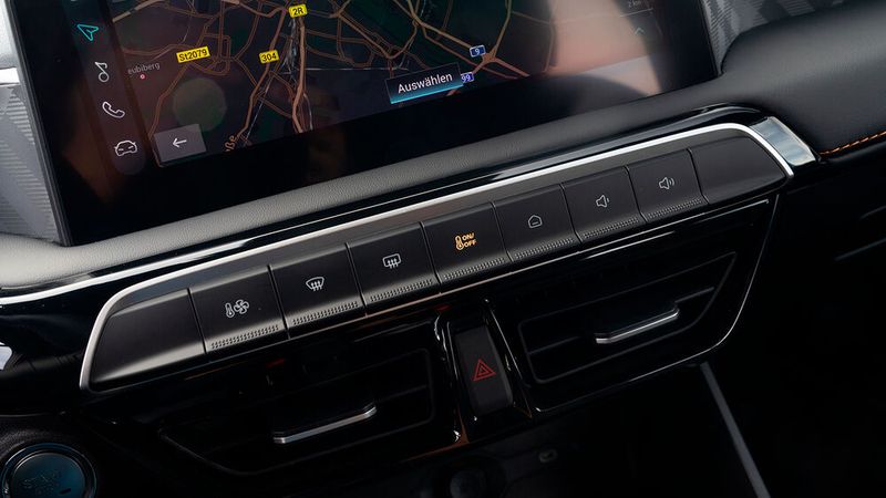 Es gibt physische Knöpfe. Allerdings wäre ein Drehregler zur Lautstärkenänderung praktischer. (Bild: MG Motor Deutschland GmbH/Marcus Werner)