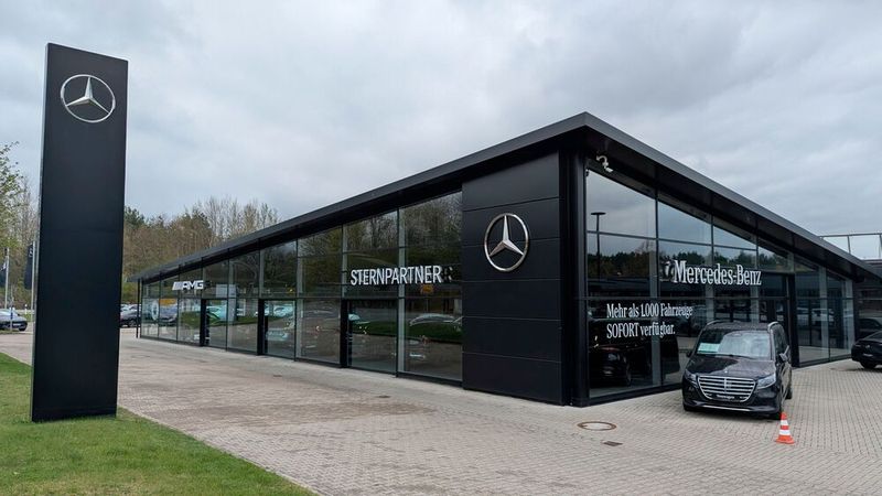 Die Sternpartner-Gruppe aus Niedersachsen (hier der Standort Lüneburg) ist in den letzten Jahren durch Übernahmen und Zusammenschlüsse auf 27 Standorte angewachsen und vertritt neben Mercedes-Benz noch andere Marken. (Bild: Rosenow – VCG)