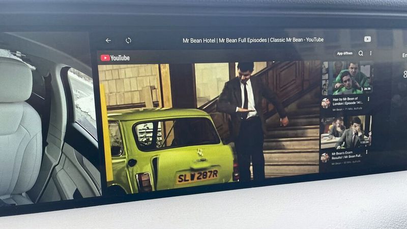Eine Option des Zeitvertreibs für den Beifahrer ist das Betrachten von Youtube-Videos. (Bild: Grimm – VCG)