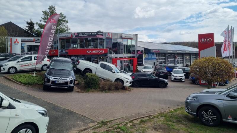 Das Autohaus Seitz in Obernburg verkauft die Marken Mitsubishi und Kia.(Bild:  Autohaus Seitz)