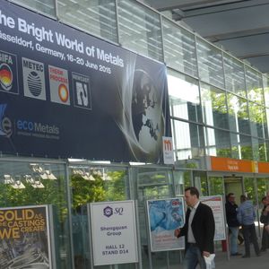 Das Metallurgiemessen-Quartett Gifa, Metec, Thermprocess und Newcast begrüßt die Besucher unter dem Motto The Bright World of Metals in Düsseldorf.