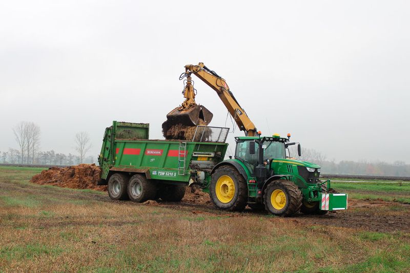 Schlepper und Anhänger sind mit der Rockinger KS80-Kupplung inklusive des Verschleißeinsatzes ausgestattet.  (Bild: igus)