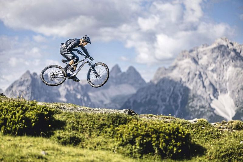 Die Hamburger Sportradprofis von Stevens bieten mit ihrer „E‑Maverick“-Plattform gleich zwei verschiedene Light-Modelle in drei Ausstattungsvarianten an.  (Bild: www.stevensbikes.de | pd-f)