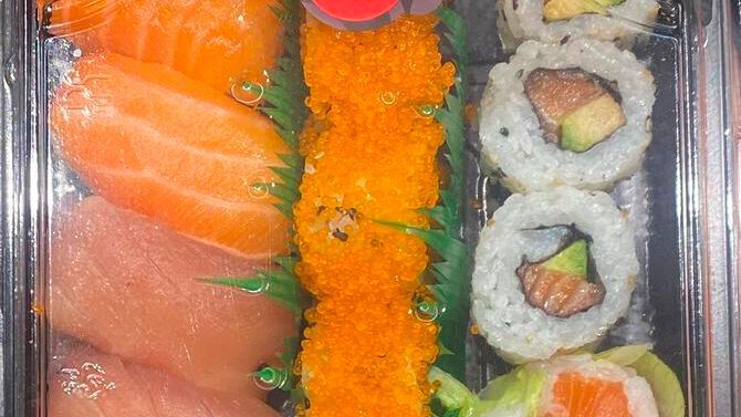 Sushi is generally safe to eat, but some bacteria in sushi, sashimi and cold-smoked fish products can pose a risk to people who eat such foods frequently, especially people with weak immune systems, children and the elderly. Sushi is generally safe to eat, but some bacteria in sushi, sashimi and cold-smoked fish products can pose a risk to people who eat such foods frequently, especially people with weak immune systems, children and the elderly.