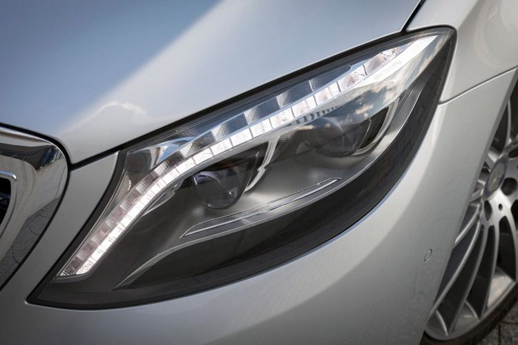 So auch in der vorderen Leuchteneinheit. Der neue Hightech-Scheinwerfer mit Matrix-LED-System kommt allerdings erst nächstes Frühjahr.  (Foto: press-inform)