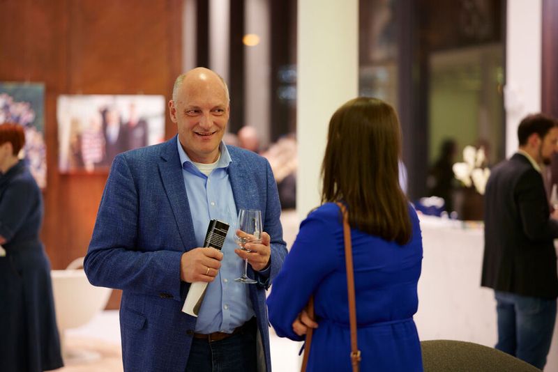 Impressionen vom ELEKTRONIKPRAXIS Frühlingsfest 2023 im Ketterer Kunst mit der Verabschiedung von Johann Wiesböck.  (Bild: © EYE AM CHRIS)