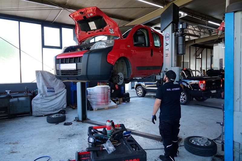 Von Transporter bis Pkw: Bei den Aufträgen legt man bei Pickl Autombile Wert auf ein ausgeglichenes Verhältnis zwischen Gewerbe- und Privatkunden. (Bild: Schreiner/»kfz-betrieb«)