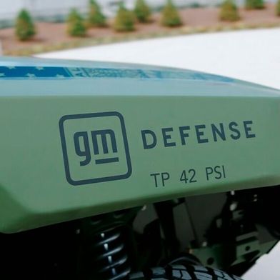 Die US-Regierung möchte zivilie Kapazitäten seiner Industrie für die Waffenproduktion nutzen. Auch die Autohersteller Ford und GM sollen sich beteiligen, berichtet das Wall Street Journal. (Bild: GM Defense)
