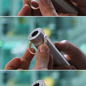 Wartungsfreie Kolbenringe von Igus werden mit nur einem Handgriff montiert. Einbaufertig ersetzen sie immer häufiger aufwändig hergestellte PTFE-Bänder.